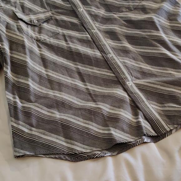 Hot Topic Western-Style Snap Shirt NWOT - Picture 4 of 7